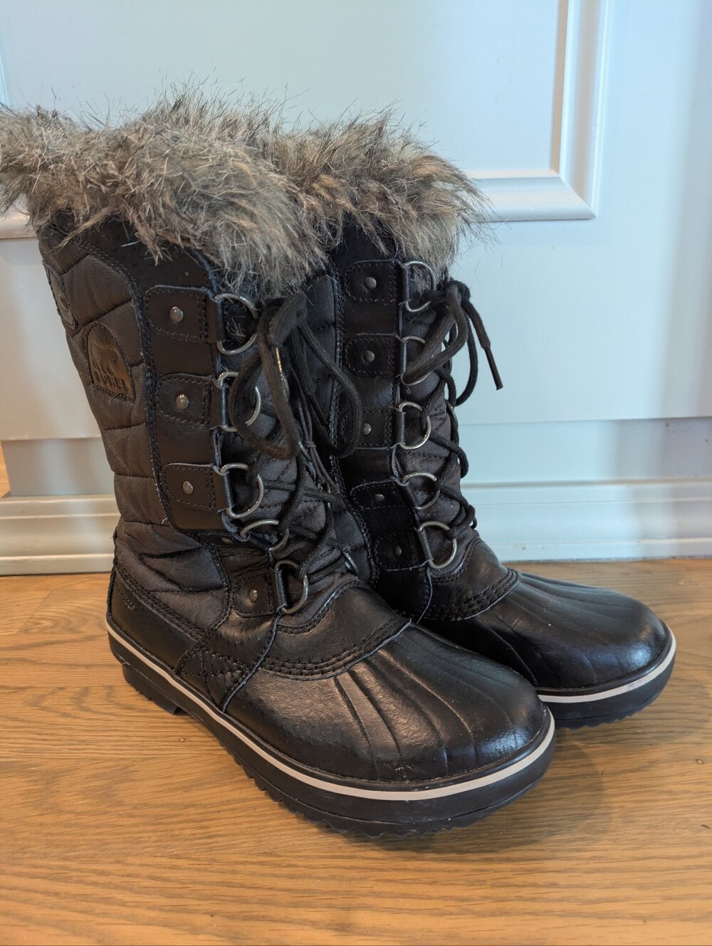 Waterproof Sorel Tofino II winter boots women's US size 6